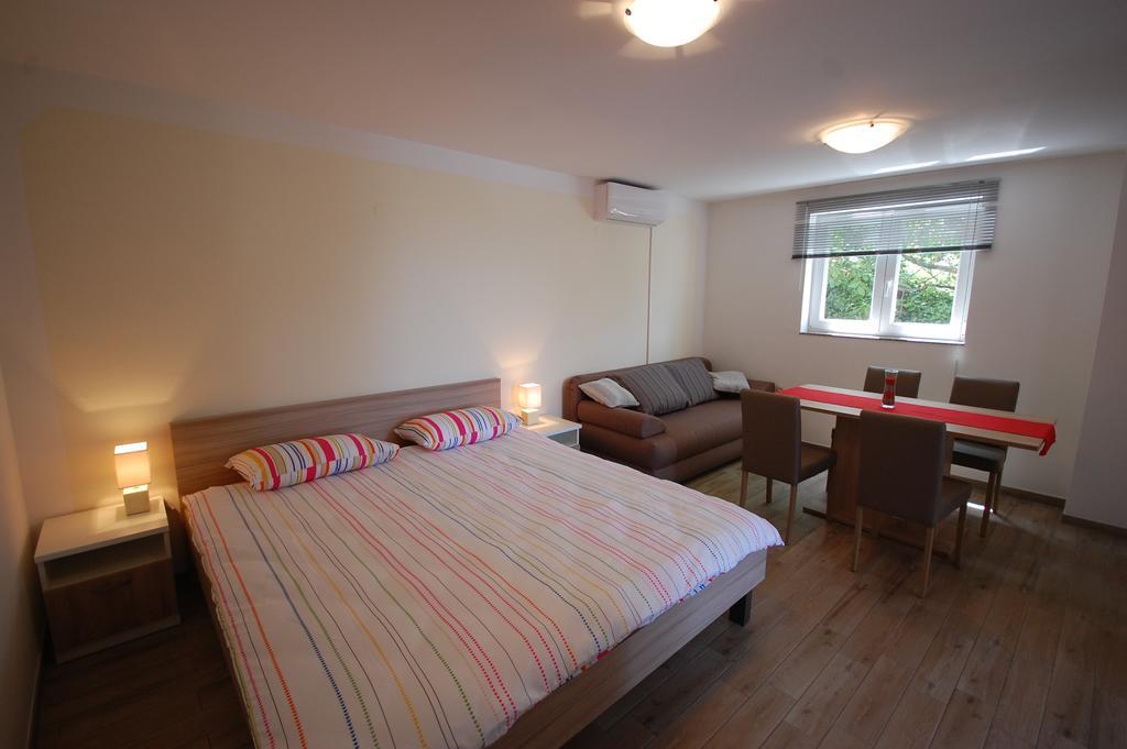 Apartment Bazdaric By El-Pi Tours Sveti Vid-Miholjice Экстерьер фото
